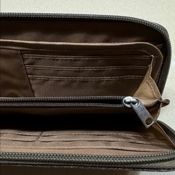 Lug Wallet - Picture 7 of 8